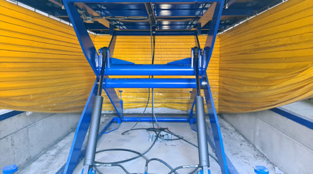 Dock Leveler Lift For Unloading Trucks